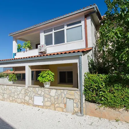 7631a Apartment *
